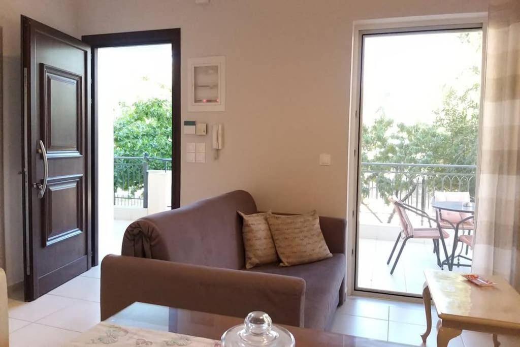 New, Bright, Cozy, Autonomous Apartment With Private Entrance And Garden, 42 M2, 5Min To The Beach And City Center กาลามาตา ภายนอก รูปภาพ