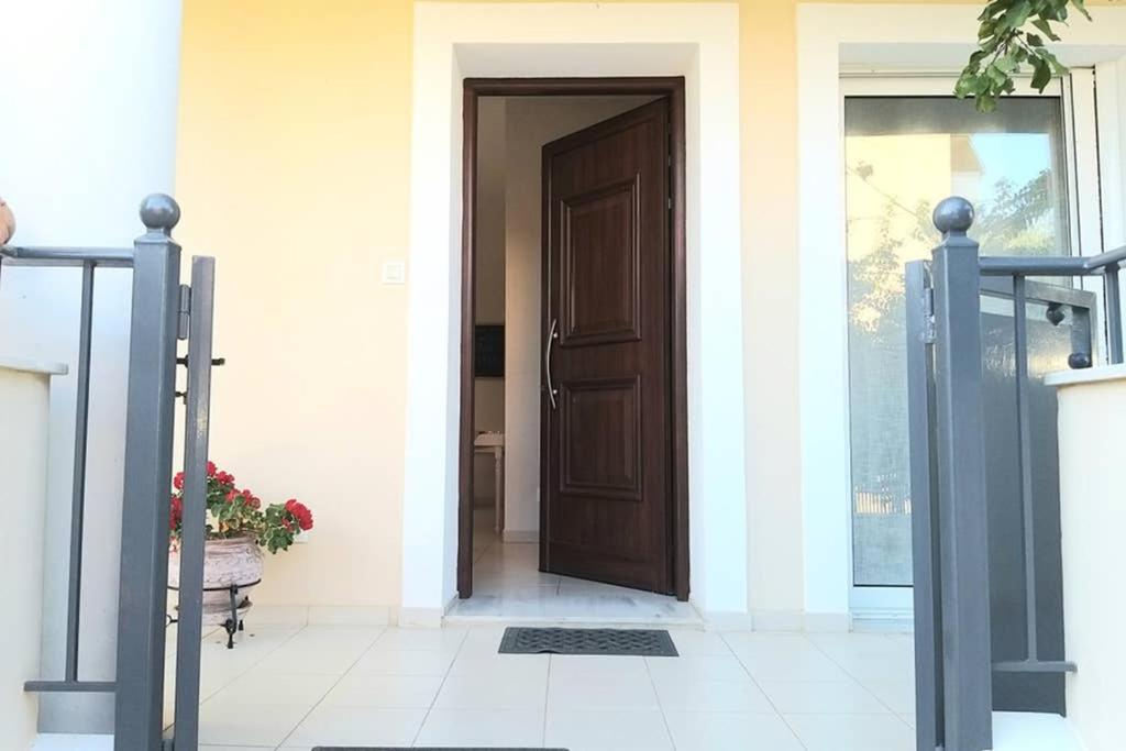 New, Bright, Cozy, Autonomous Apartment With Private Entrance And Garden, 42 M2, 5Min To The Beach And City Center กาลามาตา ภายนอก รูปภาพ