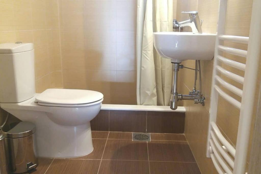 New, Bright, Cozy, Autonomous Apartment With Private Entrance And Garden, 42 M2, 5Min To The Beach And City Center กาลามาตา ภายนอก รูปภาพ